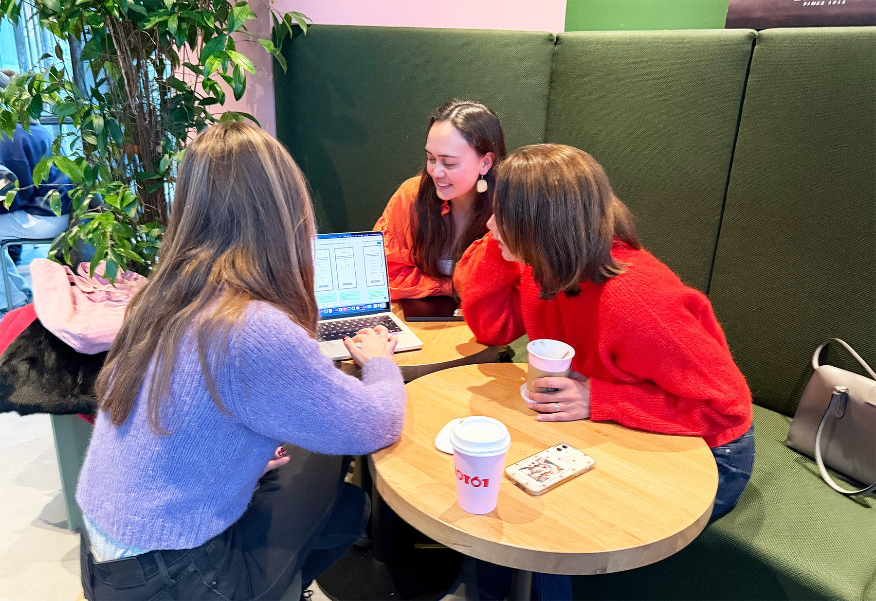 Looking into Impact Survey together with former HR Director Marlie Dierkens Schuttevaer