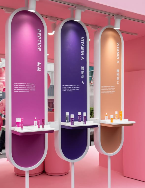 Paula's Choice retaildisplay met productzuilen