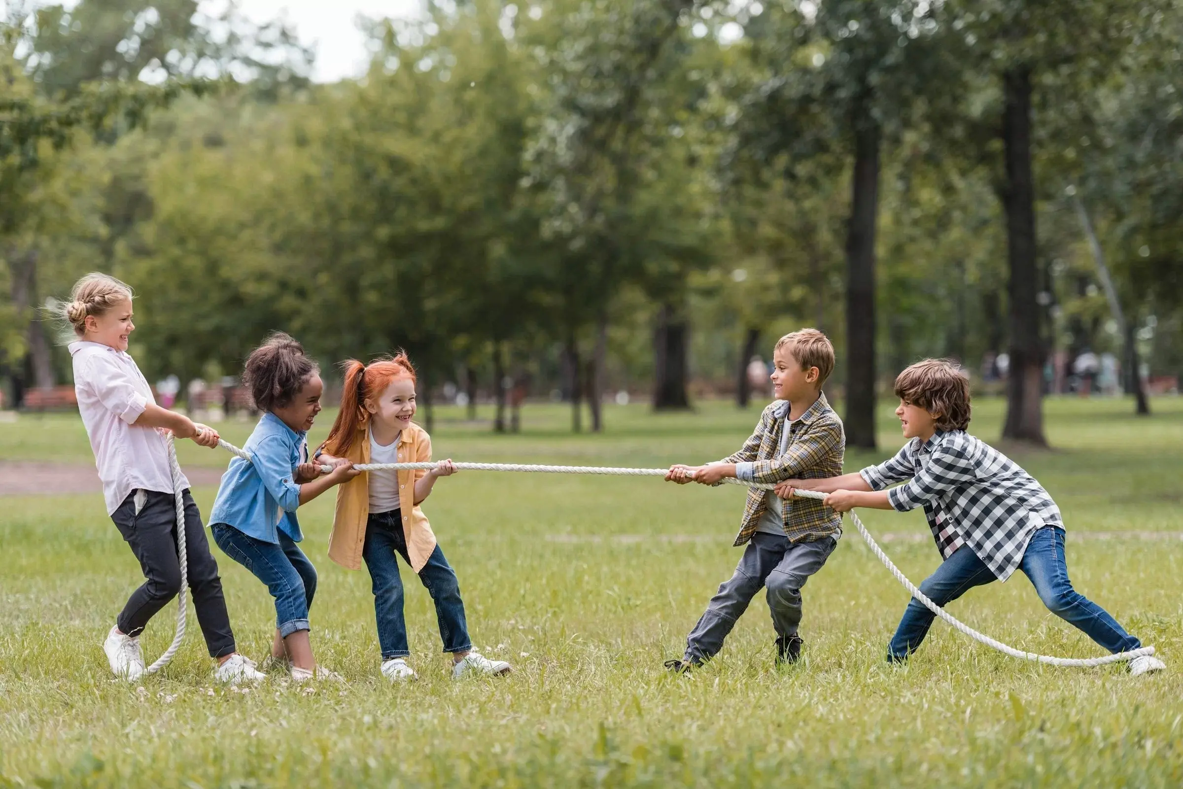 kinderen-touwtrekken-bij-blos-kinderopvang-5