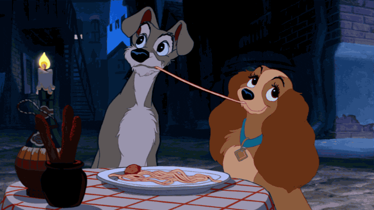 Lady en de Vagebond delen een bord spaghetti